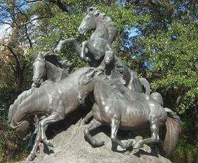 Mustangs statue at ut in austin