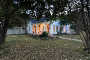 Historic home in Taylor TX for sale